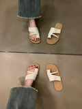 Korean Version Of Retro Toe Slippers Women Wear The 2025 New Niche Soft Bottom Beach Sandals HZ0115