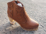 Large Size 2025 Embroidery Fashion Boots Lady Rivet Side Acrylic Crystal High And Short Boots HZ0115