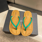 Large-Size Flat-Bottomed Flip-Flops Women's New European Net Red Comfortable Soft Bottom Feet Beach Cool Slippers In The Summer Of 2025 HZ0115